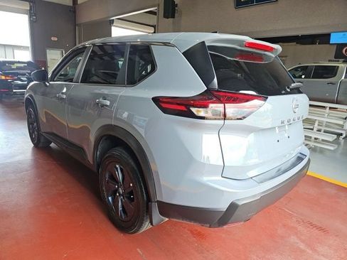 Used 2026 Nissan Rogue SV FWD image 5