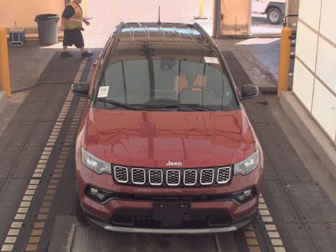 Used 2025 Jeep Compass Limited AWD/4WD image 2