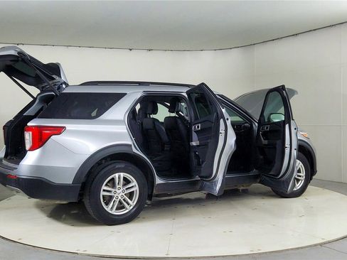 Used 2021 Ford Explorer XLT w/ Equipment Group 202A image 12