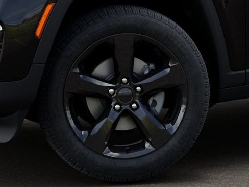 New 2025 Jeep Grand Cherokee Limited w/ Black Appearance Package image 9