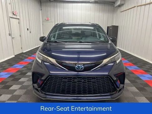 Used 2022 Toyota Sienna XSE AWD/4WD image 8