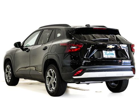 Used 2025 Chevrolet Trax LT FWD image 8