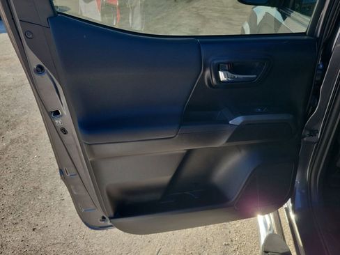 Used 2019 Toyota Tacoma TRD Off-Road image 42