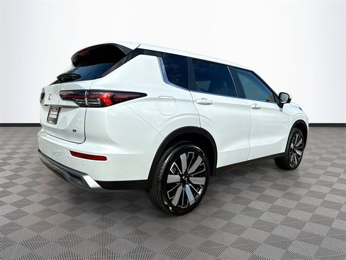 New 2025 Mitsubishi Outlander SE image 5