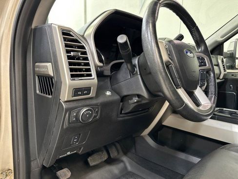 Used 2017 Ford F250 Lariat w/ Chrome Package image 20