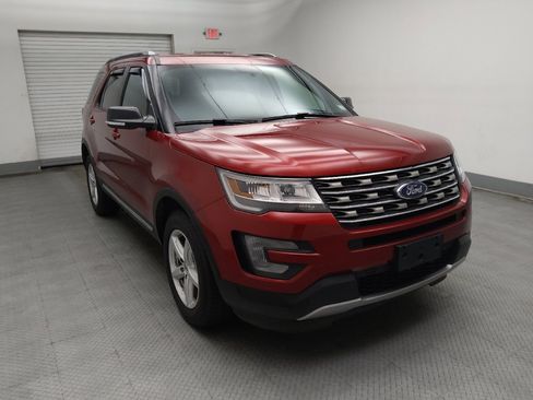Used 2017 Ford Explorer XLT image 13