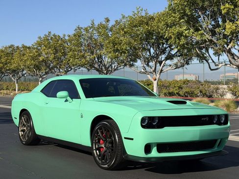 Used 2016 Dodge Challenger SRT Hellcat RWD image 3