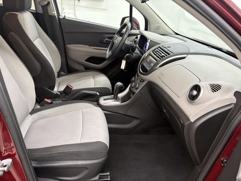 Used 2016 Chevrolet Trax LT w/ LT Sun and Sound Package FWD image 20