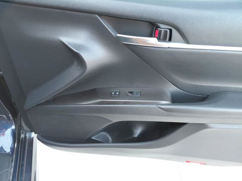 Used 2021 Toyota Camry SE image 18