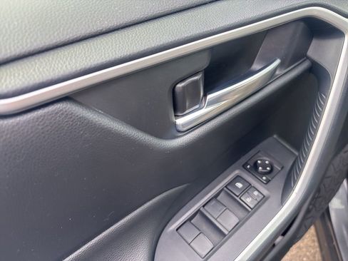 Used 2019 Toyota RAV4 XLE w/ Convenience Package AWD/4WD image 9