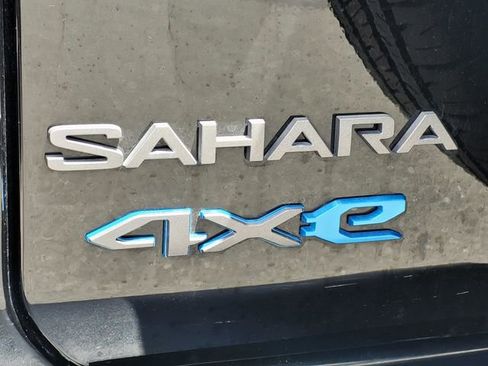 Used 2025 Jeep Wrangler Unlimited Sahara AWD/4WD image 12