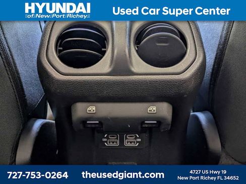 Used 2022 Jeep Gladiator Overland w/ LED Lighting Group AWD/4WD image 17