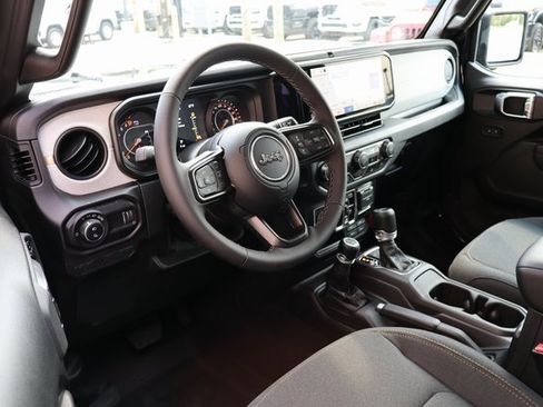 New 2025 Jeep Gladiator Sport image 12