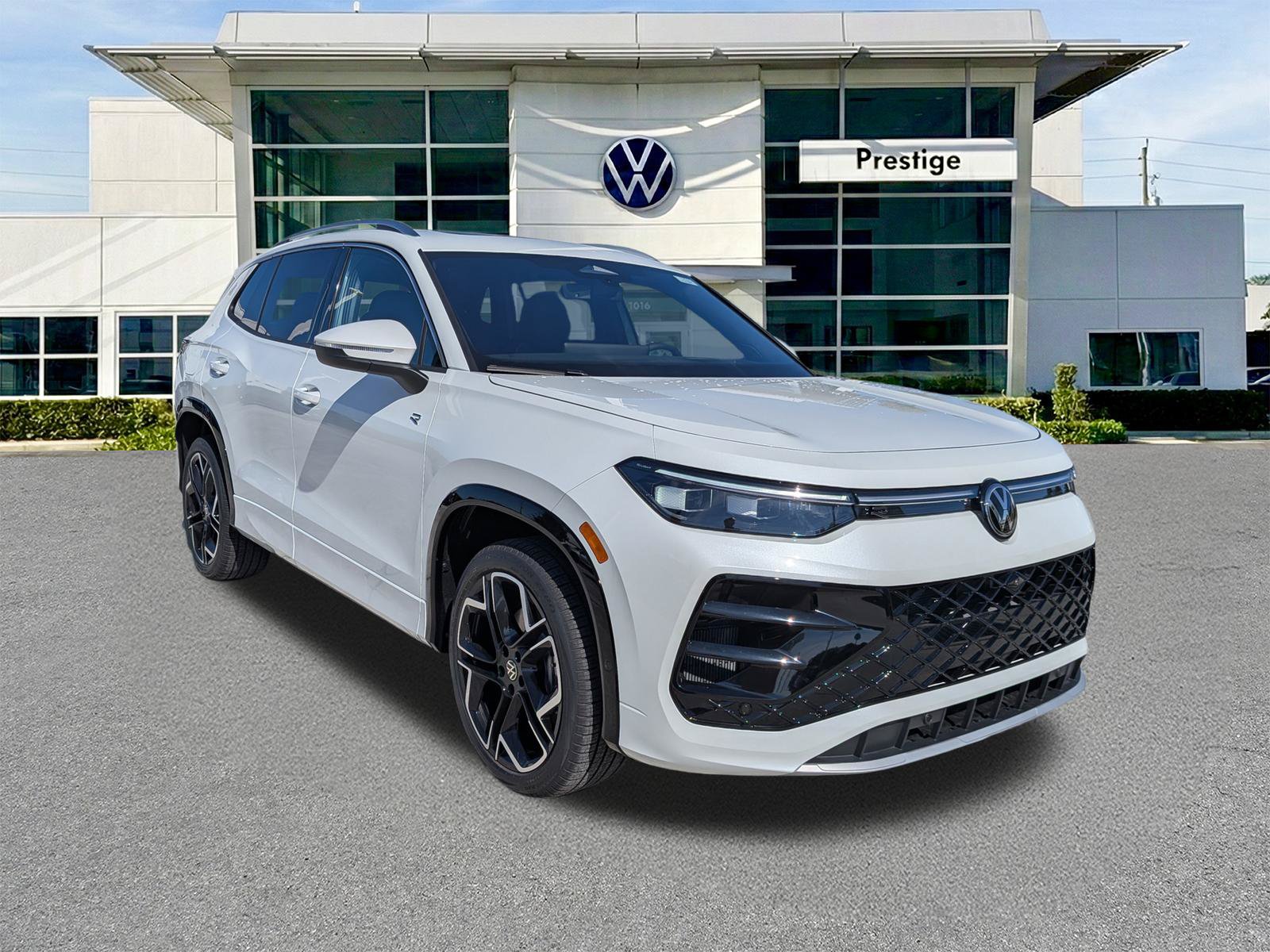New 2026 Volkswagen Tiguan SEL R-Line AWD/4WD image 1