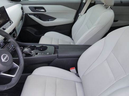 Used 2024 Nissan Rogue SL w/ SL Premium Package FWD image 11