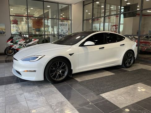 Used 2022 Tesla Model S Plaid image 3