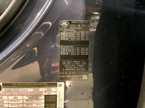 Used 2025 Land Rover Discovery Dynamic SE image 4