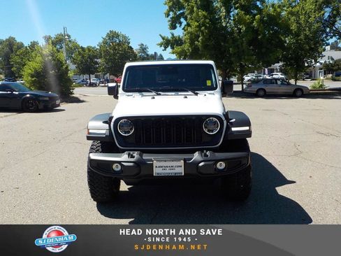 Used 2025 Jeep Wrangler Sport AWD/4WD image 2