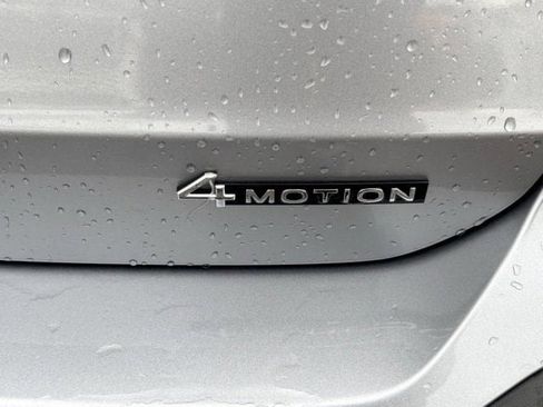 Used 2024 Volkswagen Taos SE image 3