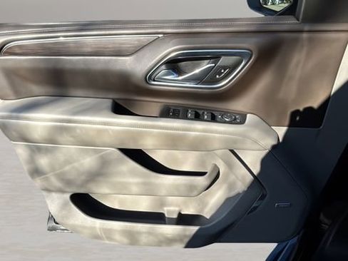 Used 2021 Chevrolet Suburban LT w/ Rear Media and Nav Package image 17