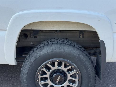 Used 2004 GMC Sierra 2500 SLT w/ Heavy-Duty Power Package AWD/4WD image 16