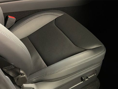 Used 2026 Tesla Model Y Long Range image 11