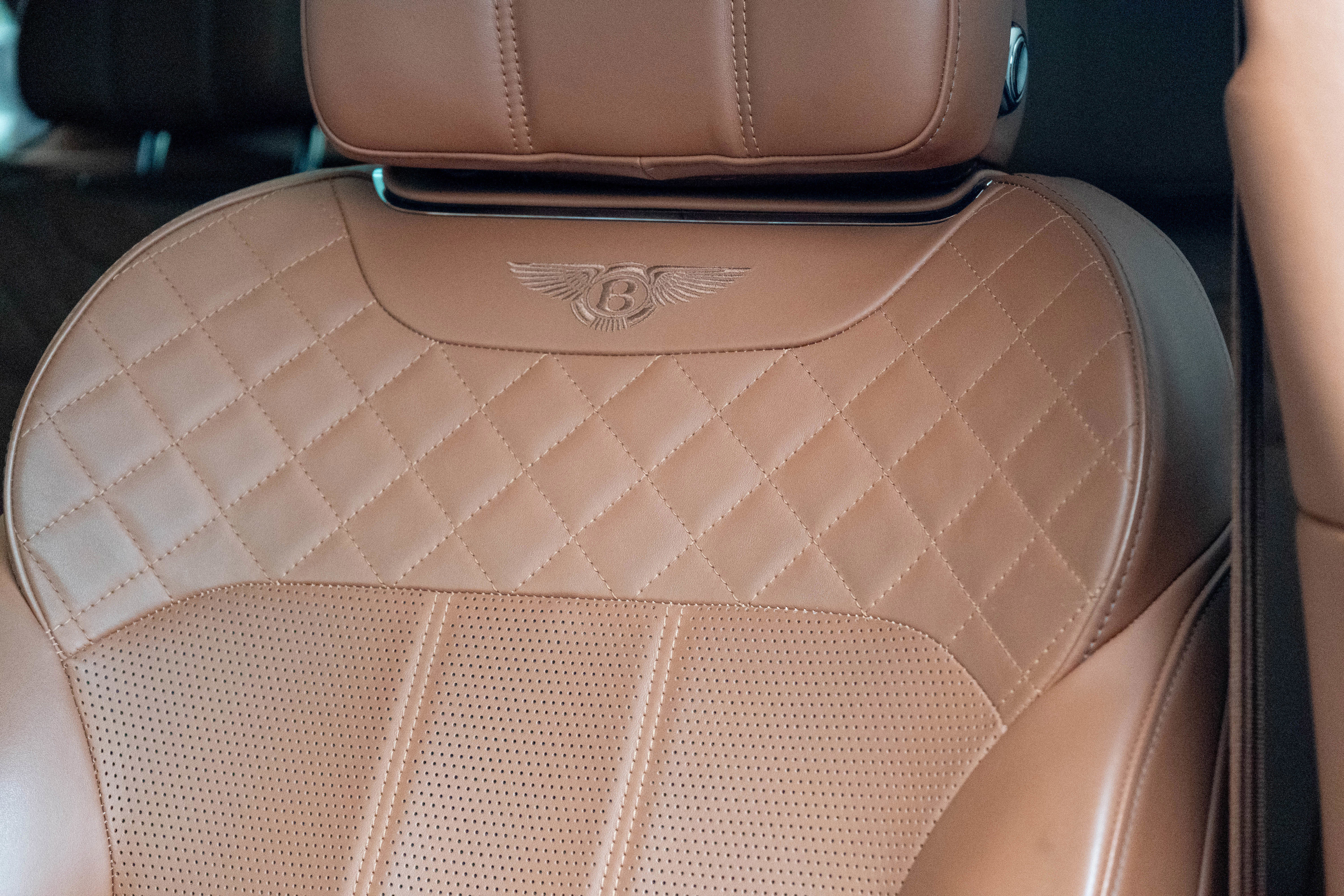 Used 2017 Bentley Bentayga AWD/4WD image 10