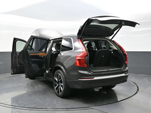 Used 2023 Volvo XC90 B6 Plus image 40