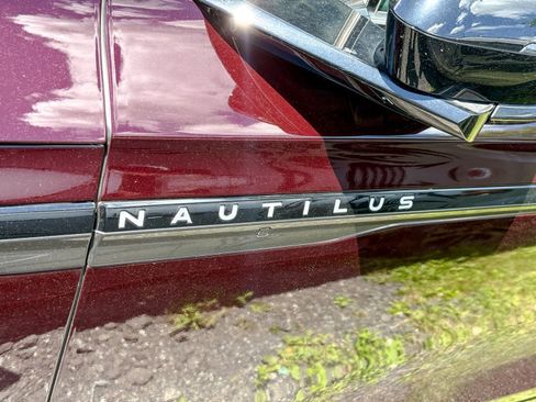 Used 2024 Lincoln Nautilus Reserve w/ Equipment Group 202A AWD/4WD image 4