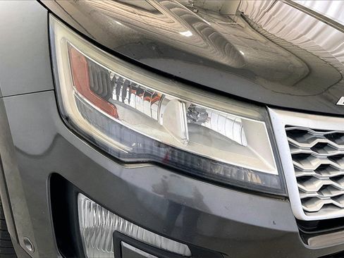Used 2017 Ford Explorer Platinum image 12