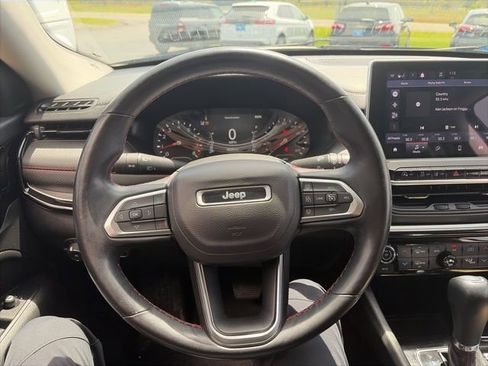 Used 2022 Jeep Compass Trailhawk w/ Trailhawk Convenience Group AWD/4WD image 13