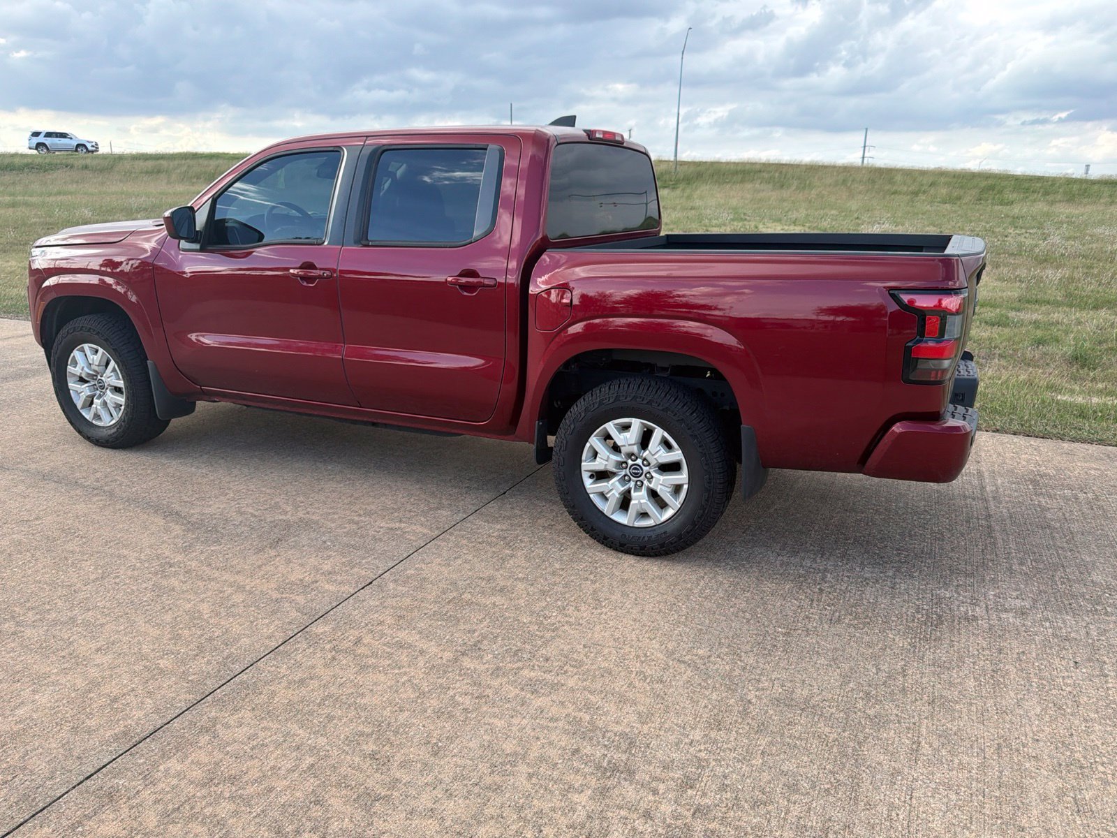 Used 2022 Nissan Frontier SV w/ Technology Package AWD/4WD image 3