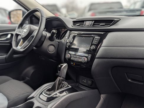 Used 2019 Nissan Rogue SV image 41