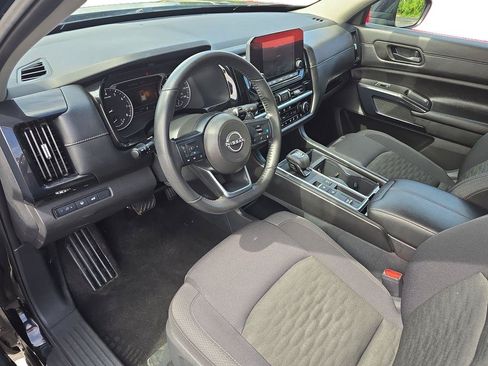 Used 2025 Nissan Pathfinder SV FWD image 11
