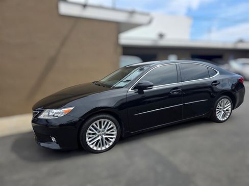Used 2013 Lexus ES 350 w/ Luxury Pkg FWD image 2