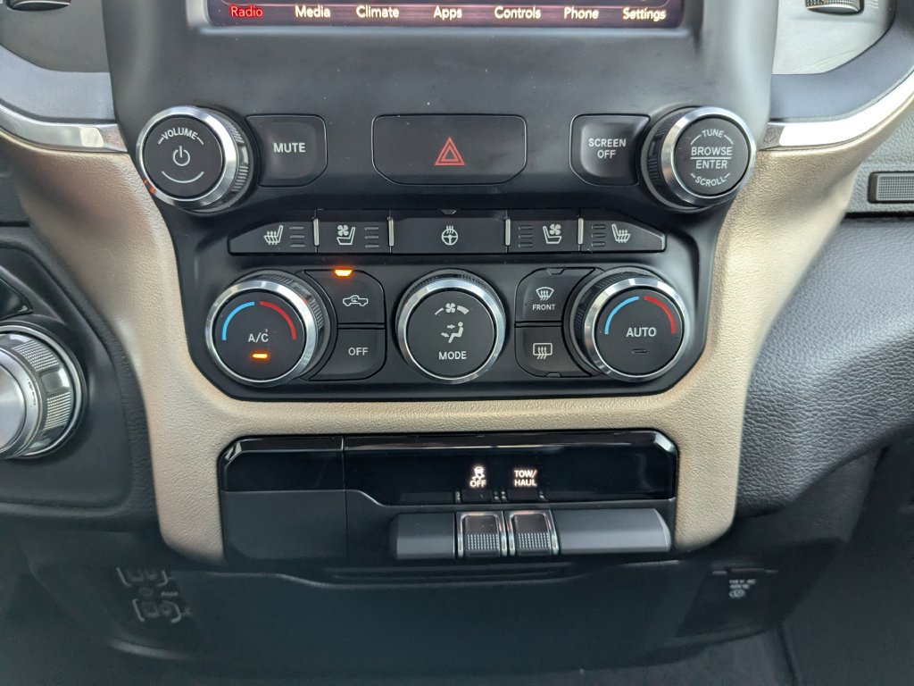 Used 2019 RAM 1500 Laramie AWD/4WD image 9