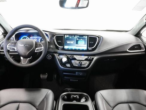 New 2026 Chrysler Pacifica Select image 12