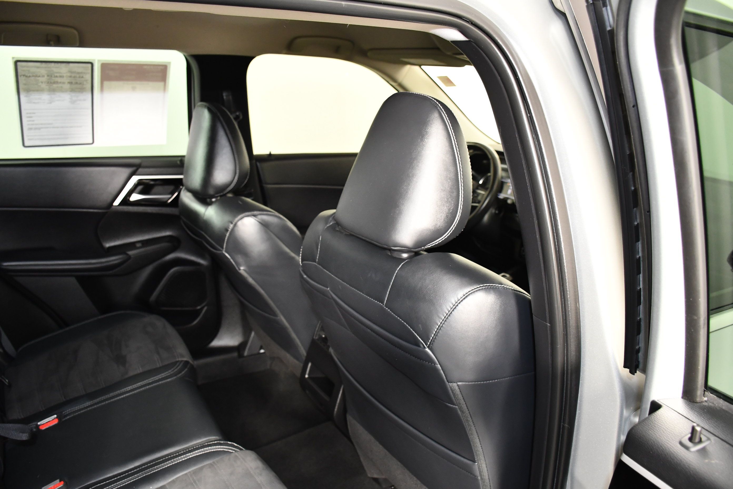 Used 2023 Mitsubishi Outlander SE AWD/4WD image 41
