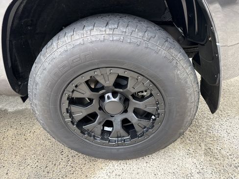 Used 2017 Toyota 4Runner SR5 Premium RWD image 19