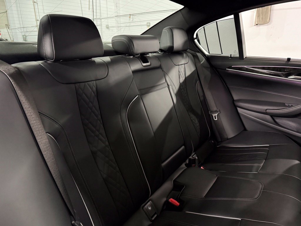 Used 2023 BMW M550i xDrive w/ Executive Package AWD/4WD image 25