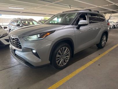 Used 2023 Toyota Highlander Platinum