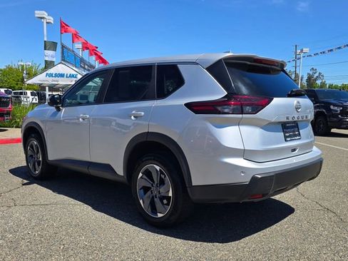 Used 2025 Nissan Rogue SV FWD image 6