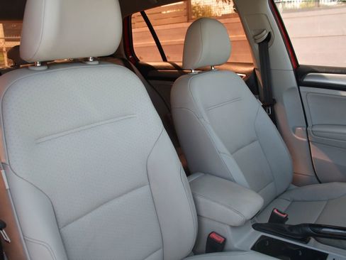 Used 2015 Volkswagen Golf S FWD image 15