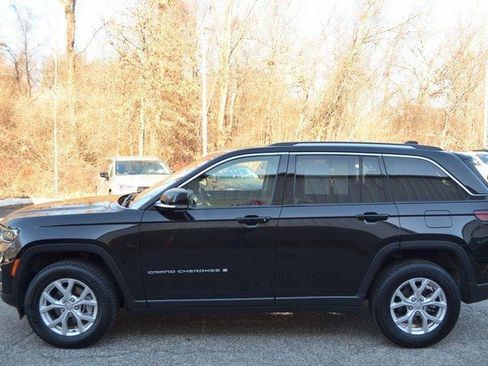 Used 2023 Jeep Grand Cherokee Altitude image 5