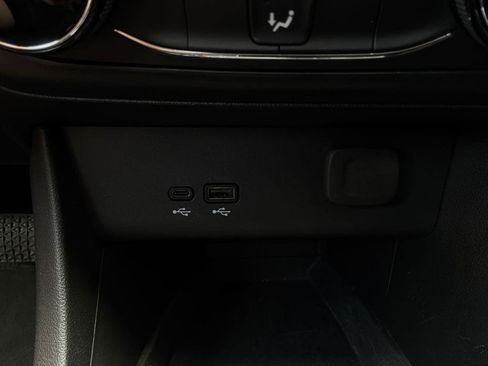 Used 2025 Buick Encore GX Preferred FWD image 23