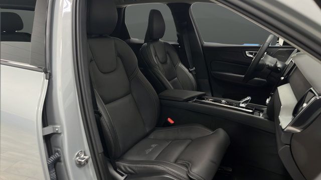 Used 2025 Volvo XC60 B5 Ultra w/ Protection Package Premier AWD/4WD image 24