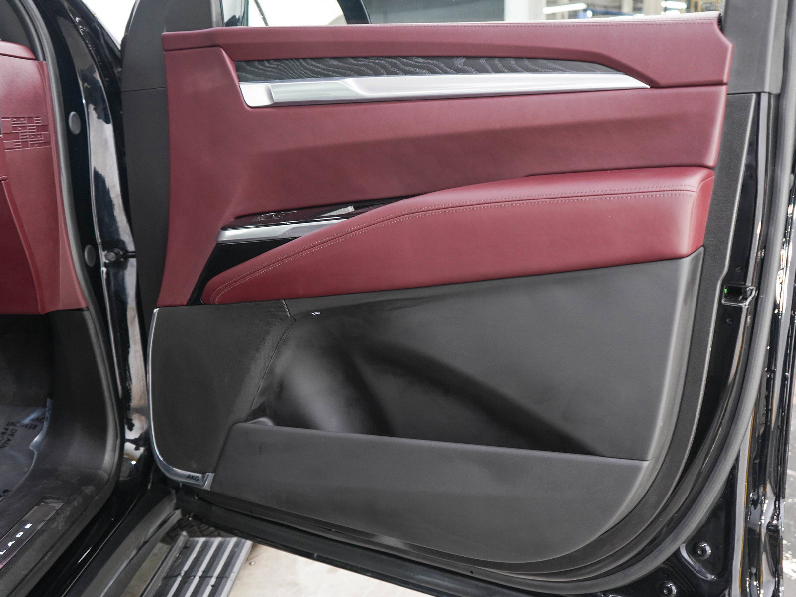 Used 2025 Cadillac Escalade Sport w/ Touring Package AWD/4WD image 9