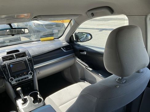 Used 2012 Toyota Camry LE FWD image 17