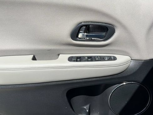 Used 2017 Honda HR-V EX image 29
