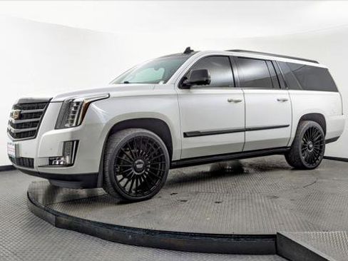 Used 2016 Cadillac Escalade ESV Premium image 2